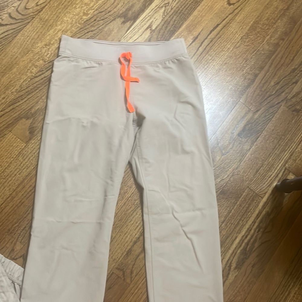 4 pairs of khaki scrub bottoms! Brands are figs, cherokee , greys anatomy